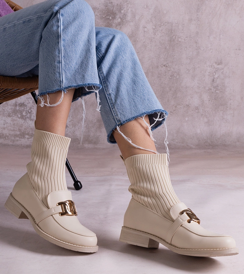 Beżowe botki z materiałową cholewką