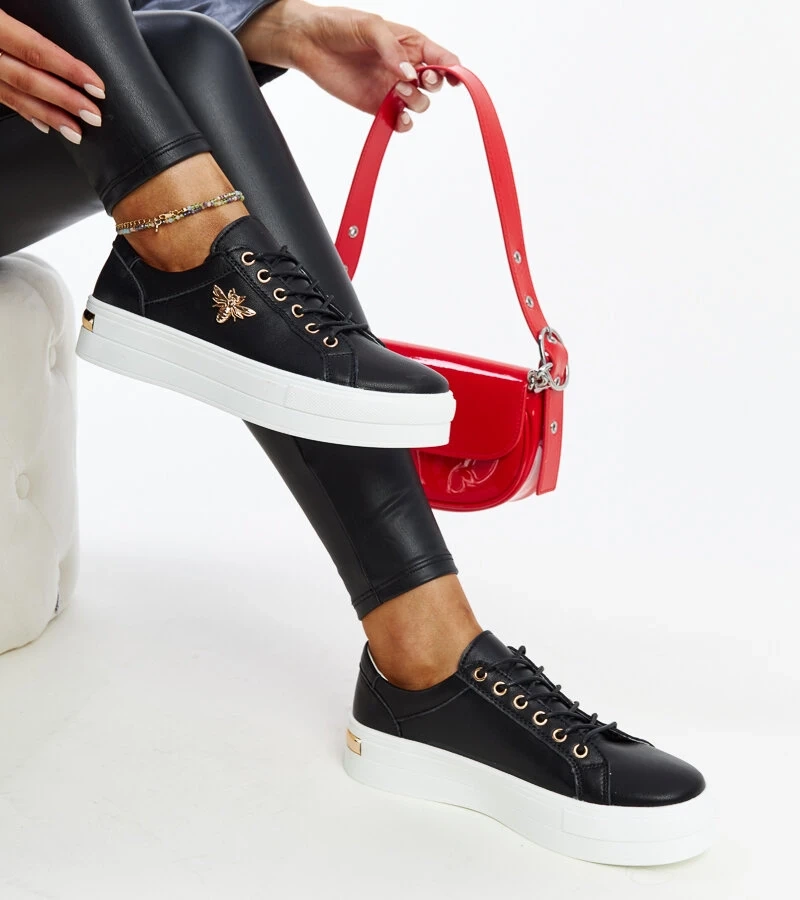 Czarne skórzane sneakersy na grubej podeszwie