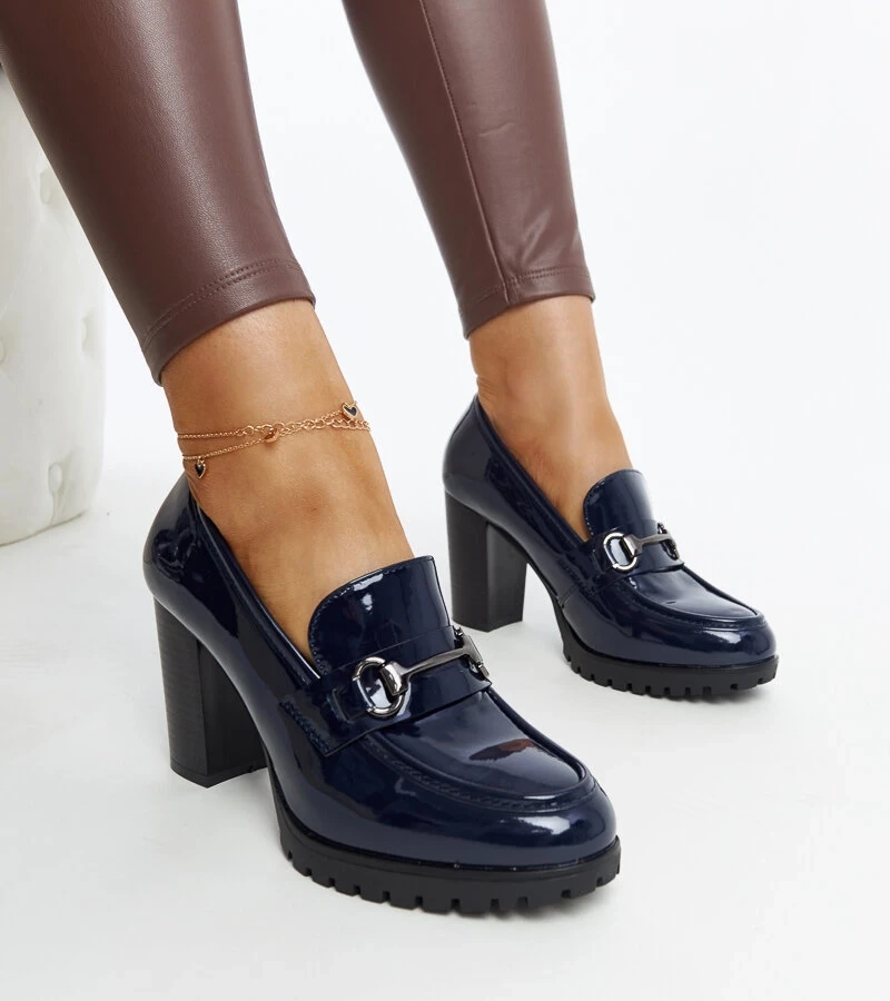 Granatowe lakierowane czółenka słupku