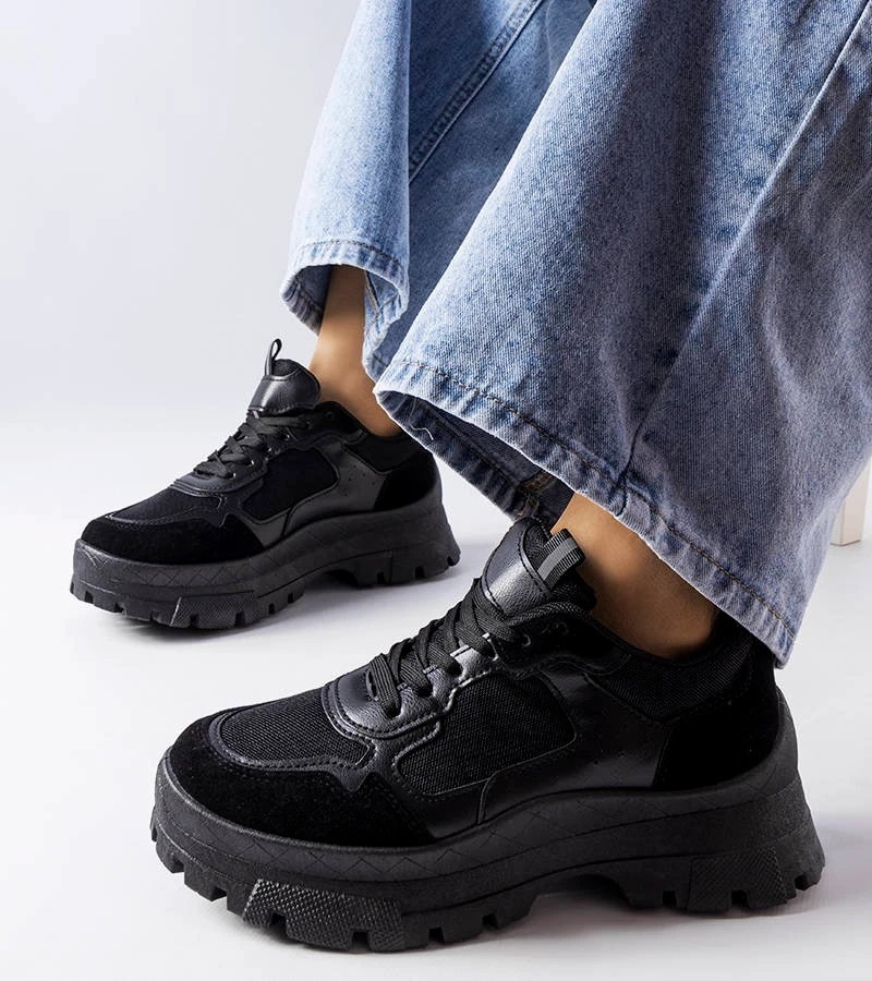 Czarne sneakersy na pogrubionej podeszwie