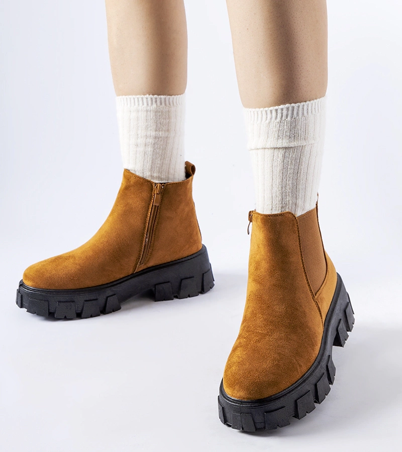 Brązowe niskie botki na masywnej podeszwie