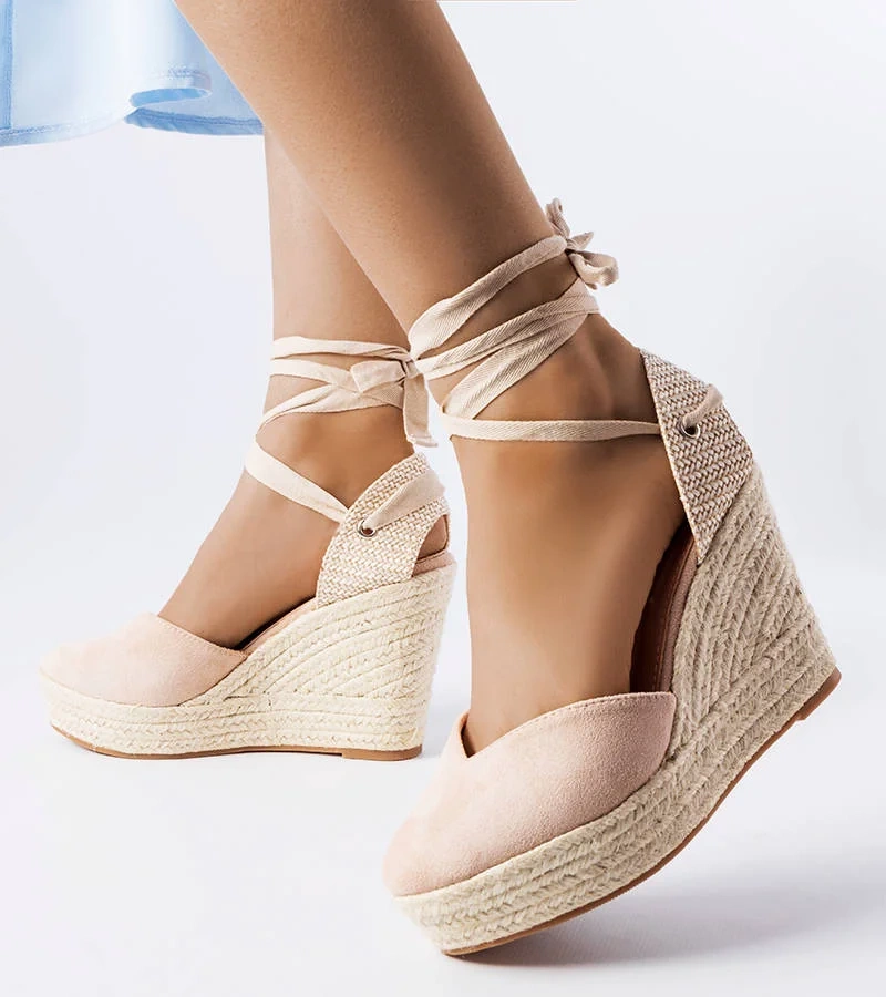 Beżowe espadryle na wysokiej koturnie