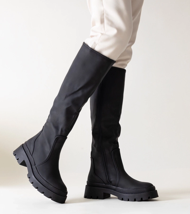 Czarne matowe kozaki