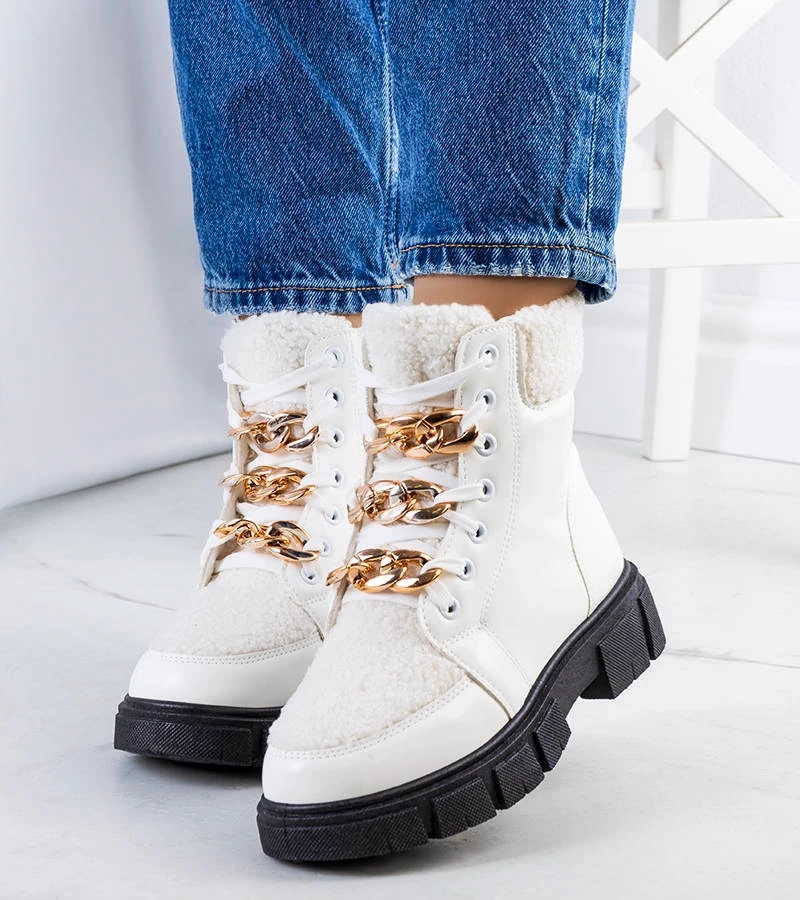 Białe traperki z kożuszkiem