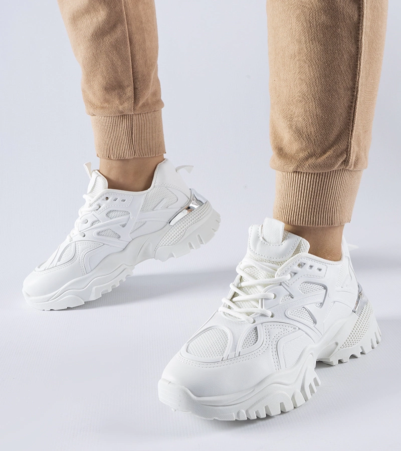 Białe sportowe sneakersy