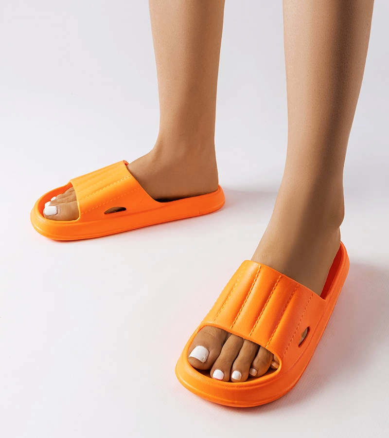 Pomarańczowe sportowe klapki