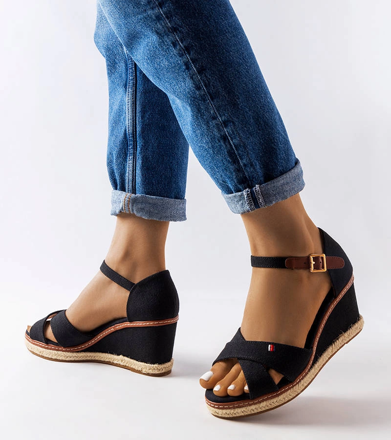 Czarne espadryle na koturnie