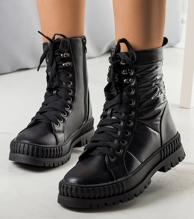 Czarne ocieplane botki