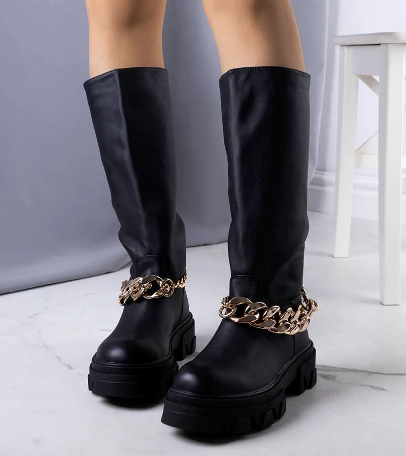 Czarne ocieplane kozaki z łańcuchem