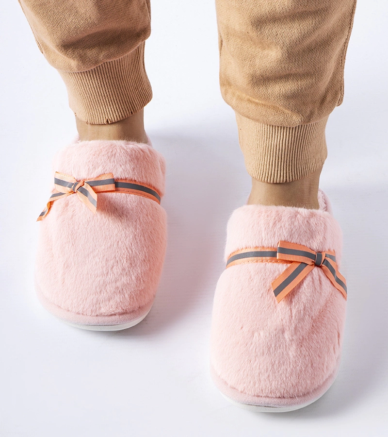 Różowe ciepłe kapcie z kokardką