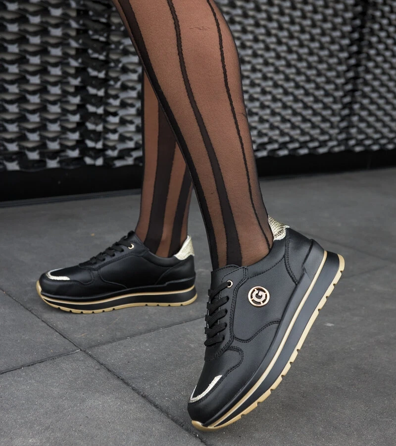 Czarne skórzane buty z cyrkoniami