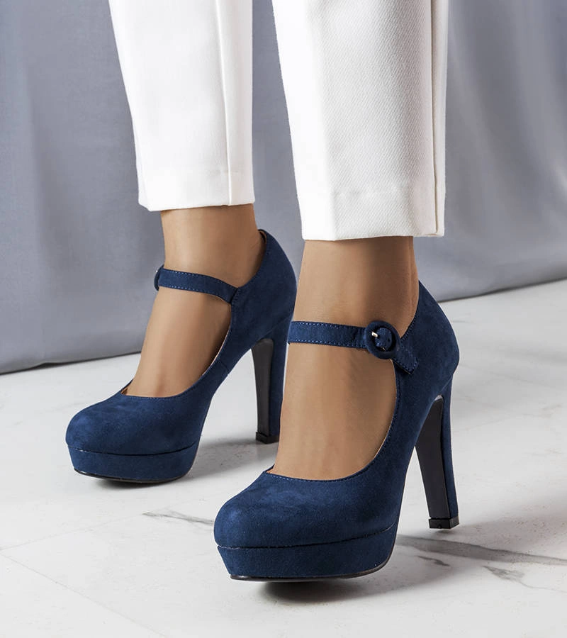 Granatowe czółenka na wysokim słupku