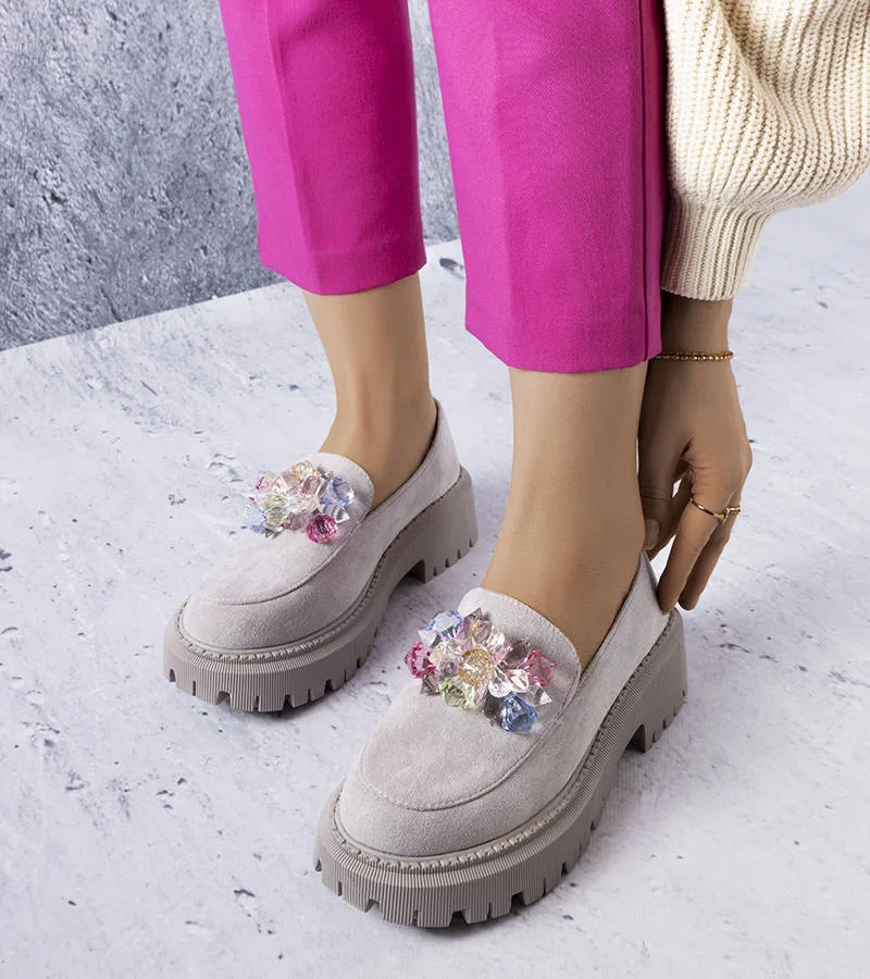 Szare półbuty zdobione kryształkami