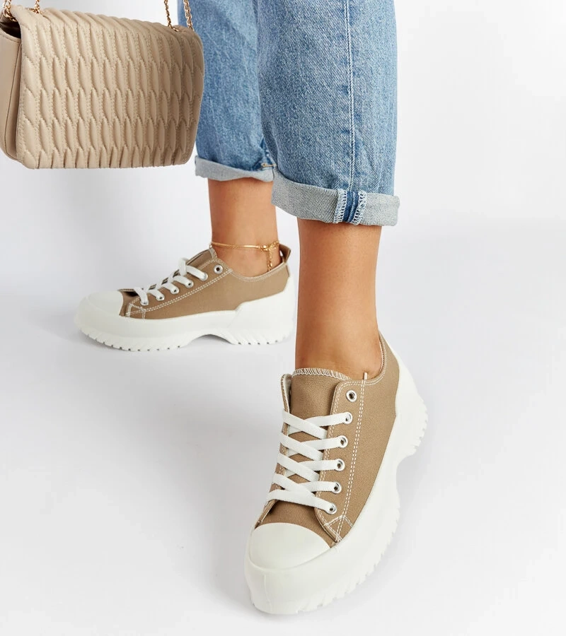 Beżowe trampki na platformie