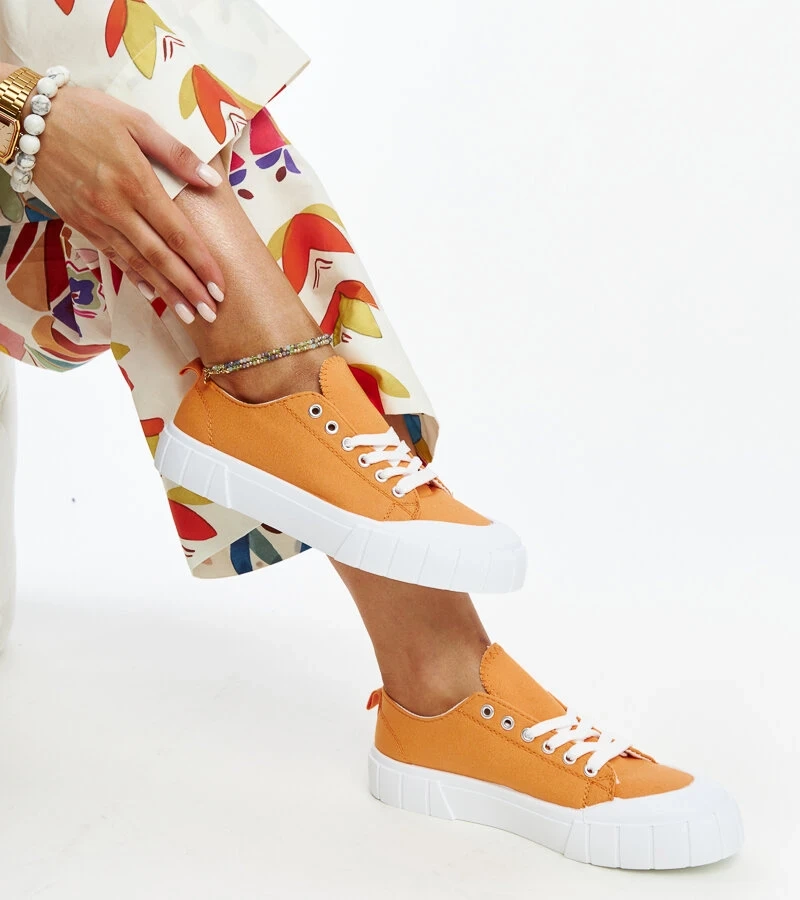 Pomarańczowe materiałowe trampki