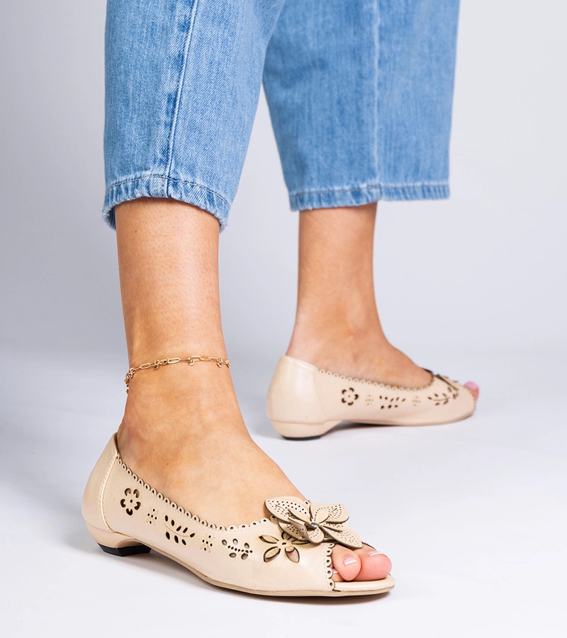 Beżowe ażurowe balerinki z odkrytym noskiem