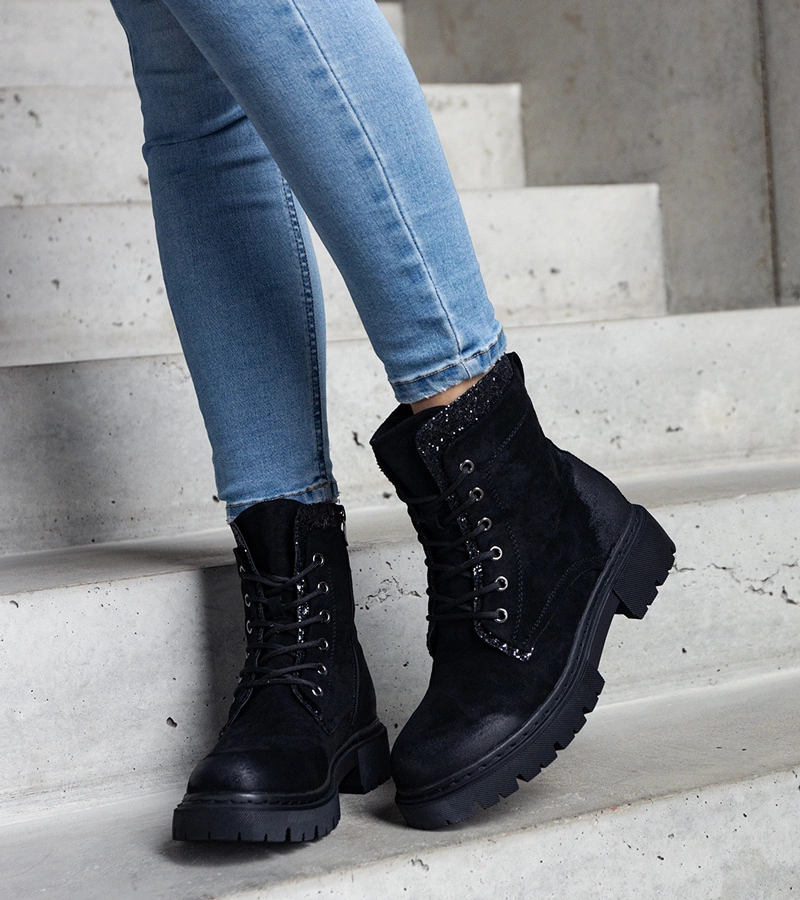 Czarne botki z brokatowymi wstawkami