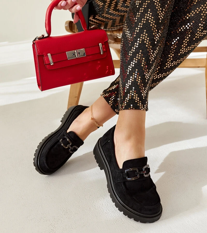 Czarne zamszowe mokasyny na platformie z klamerką