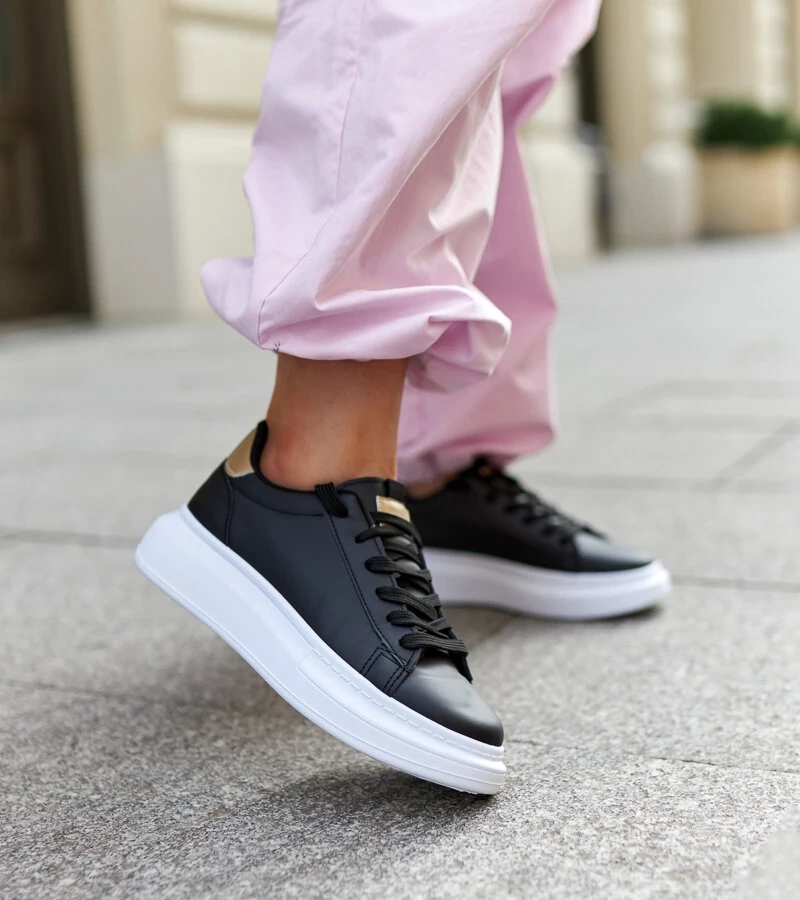 Hers Czarne sneakersy na grubej podeszwie