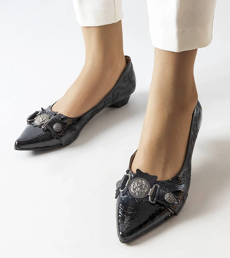 Czarne czółenka na niskim obcasie