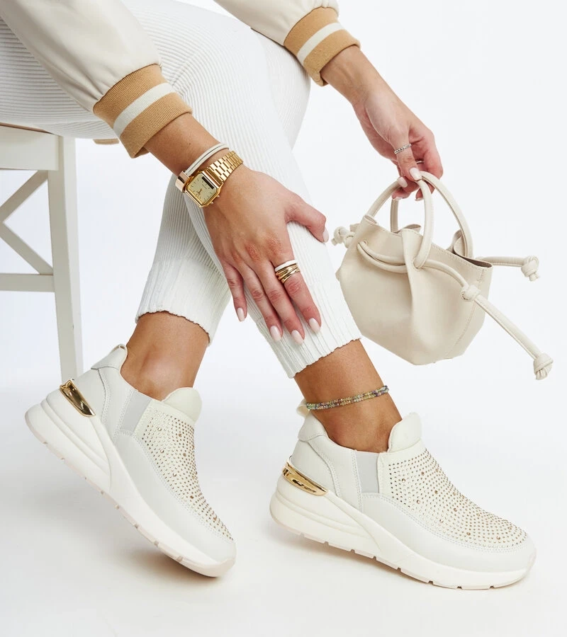 Beżowe sneakersy na koturnie z cyrkoniami