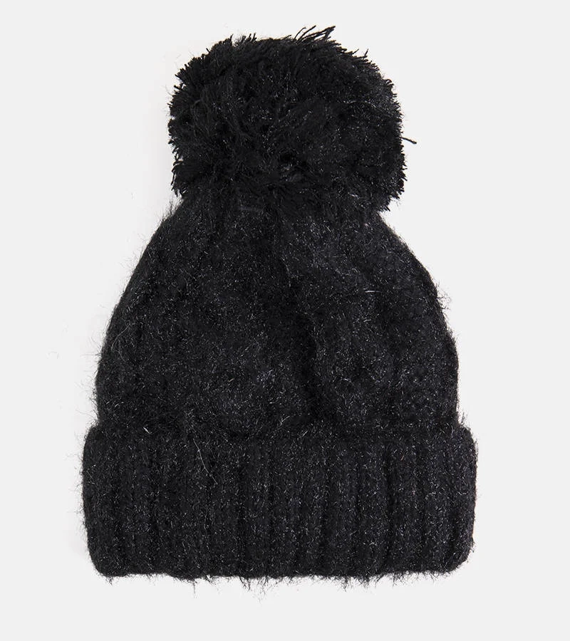 Czarna błyszcząca czapka zimowa