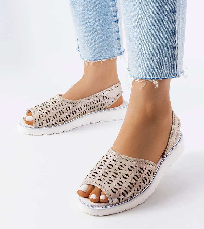 Sandały ażurowe w kolorze srebrnym