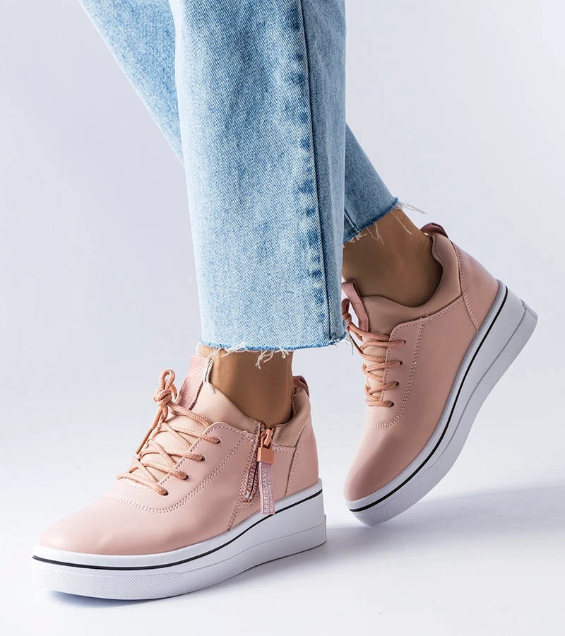 Różowe sneakersy na koturnie