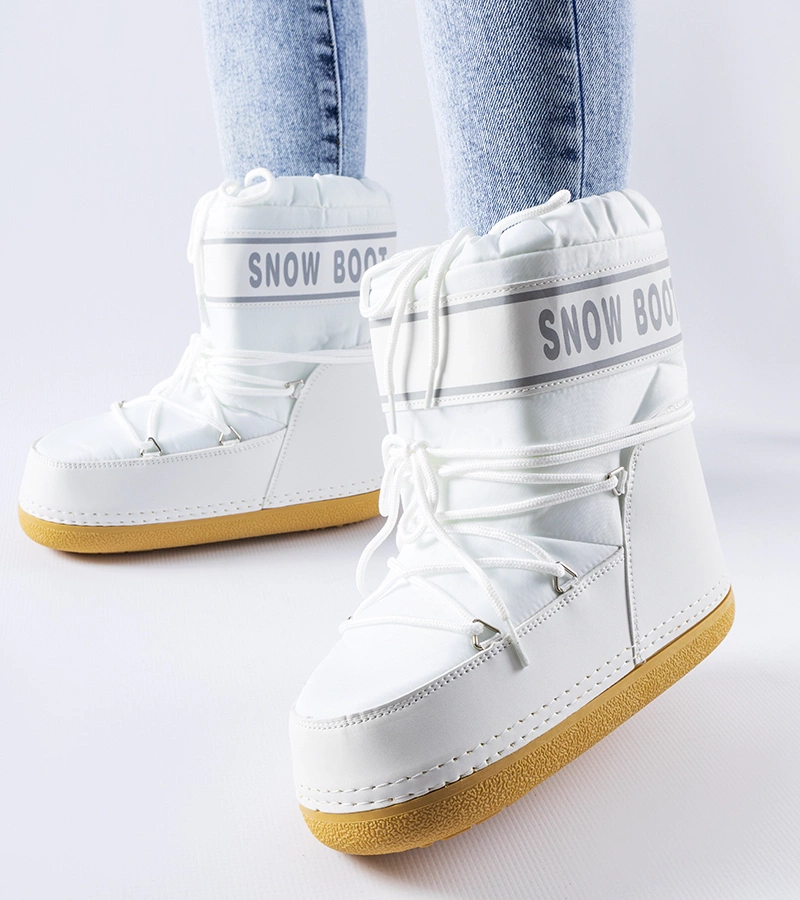 Białe lekkie ocieplane śniegowce