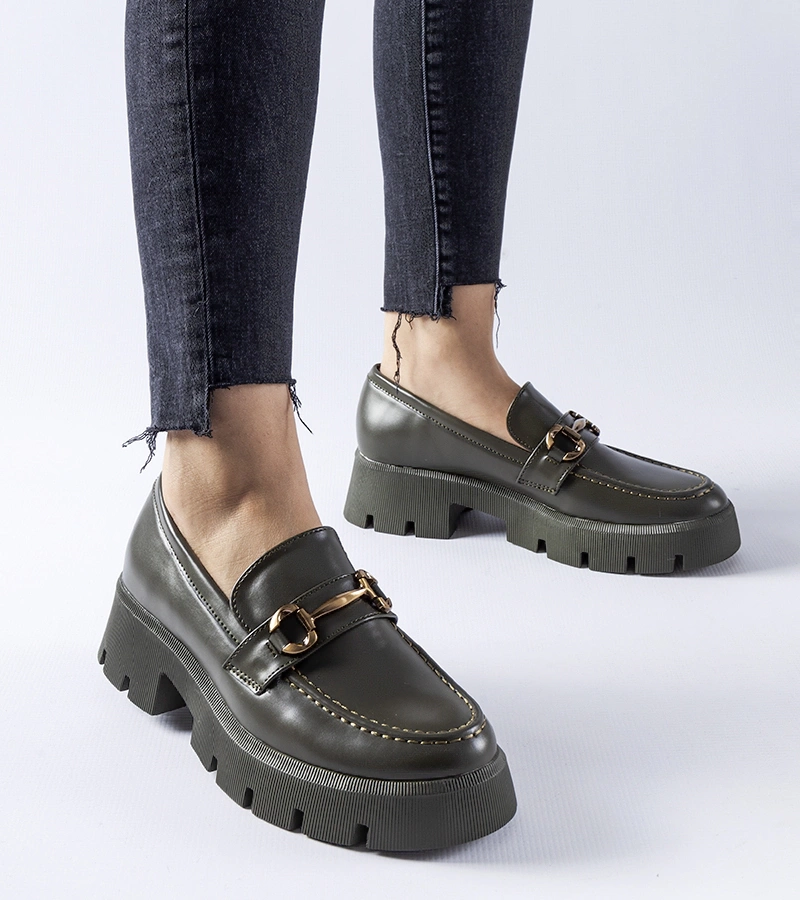 Zielone mokasyny z klamerką