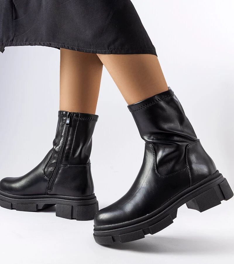 Czarne ocieplane botki eko skóra