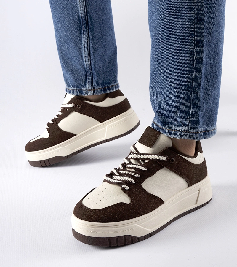 Brązowe sneakersy na platformie