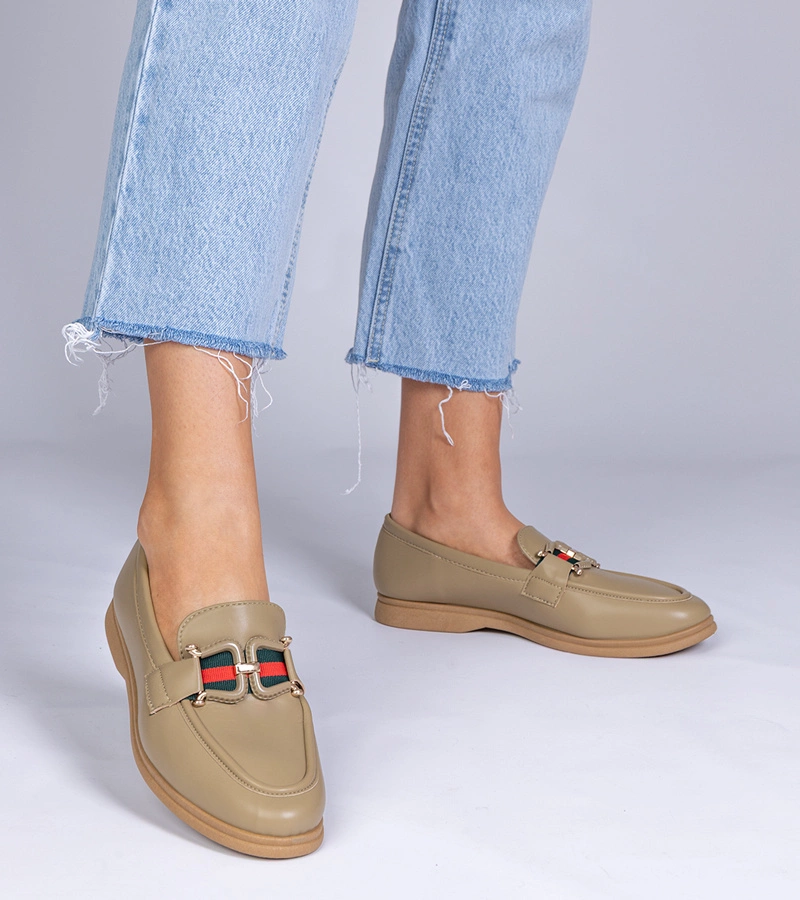 Hers Zielone mokasyny z ekoskóry z ozdobą