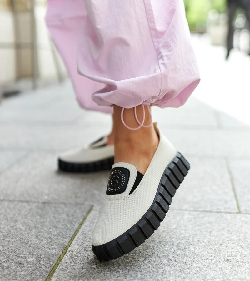 Beżowe półbuty na masywnej podeszwie