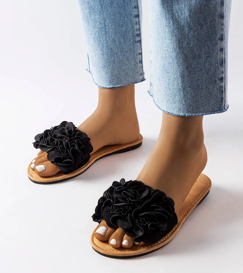 Czarne eleganckie klapki