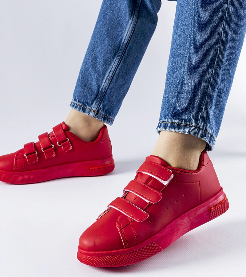 Czerwone sneakersy zapinane na rzepy