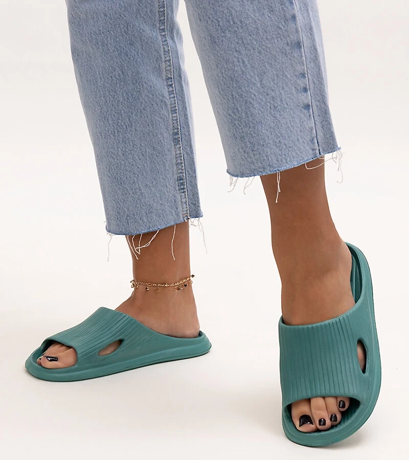 Zielone piankowe klapki