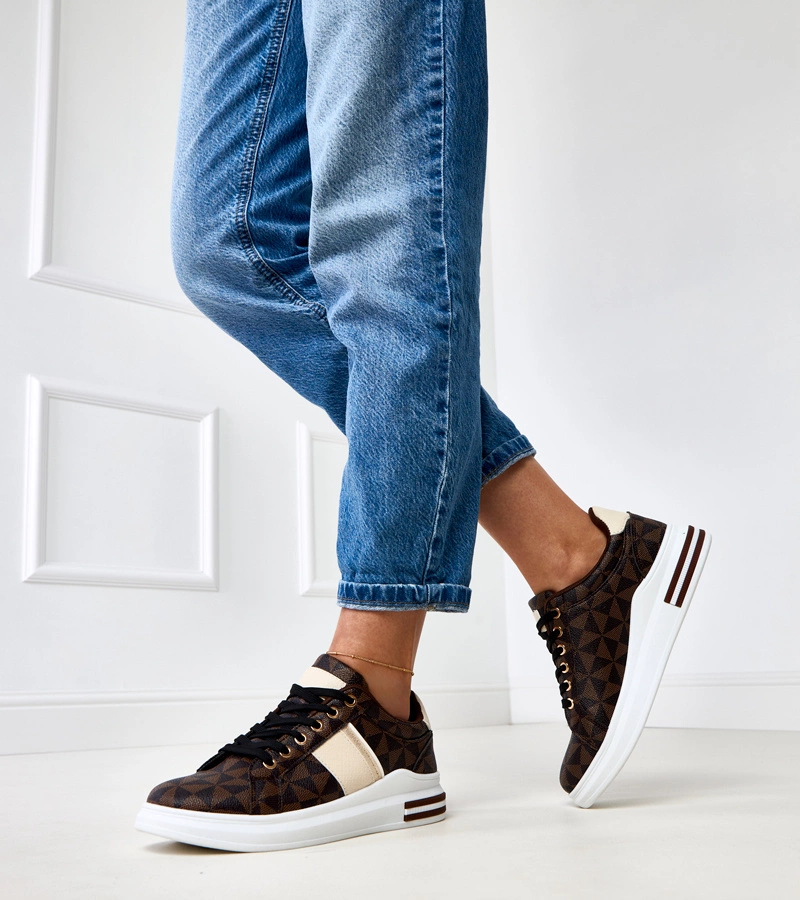 Hers  Brązowe sneakersy na platformie z beżowo-złotym paskiem