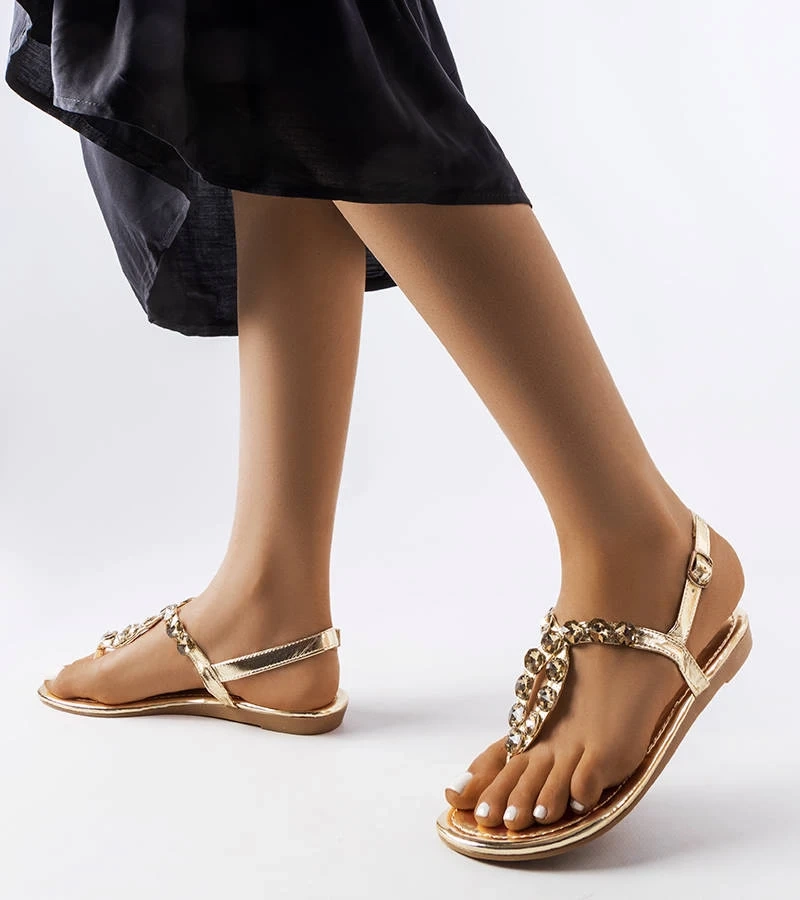 Złote sandały typu japonki z cyrkoniami