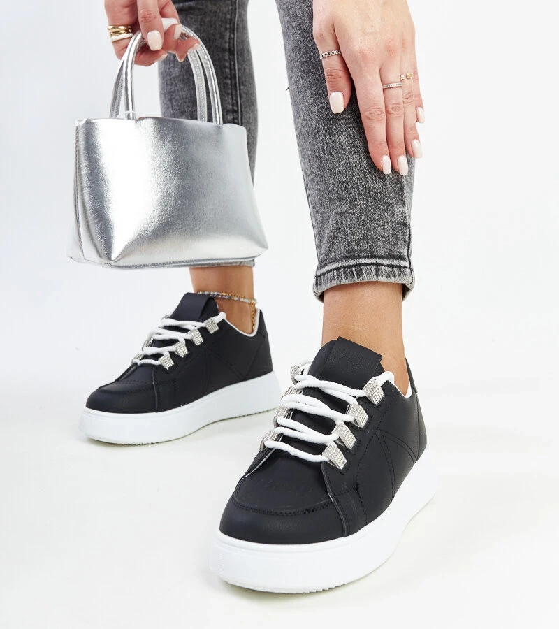 Czarne sneakersy na grubej podeszwie