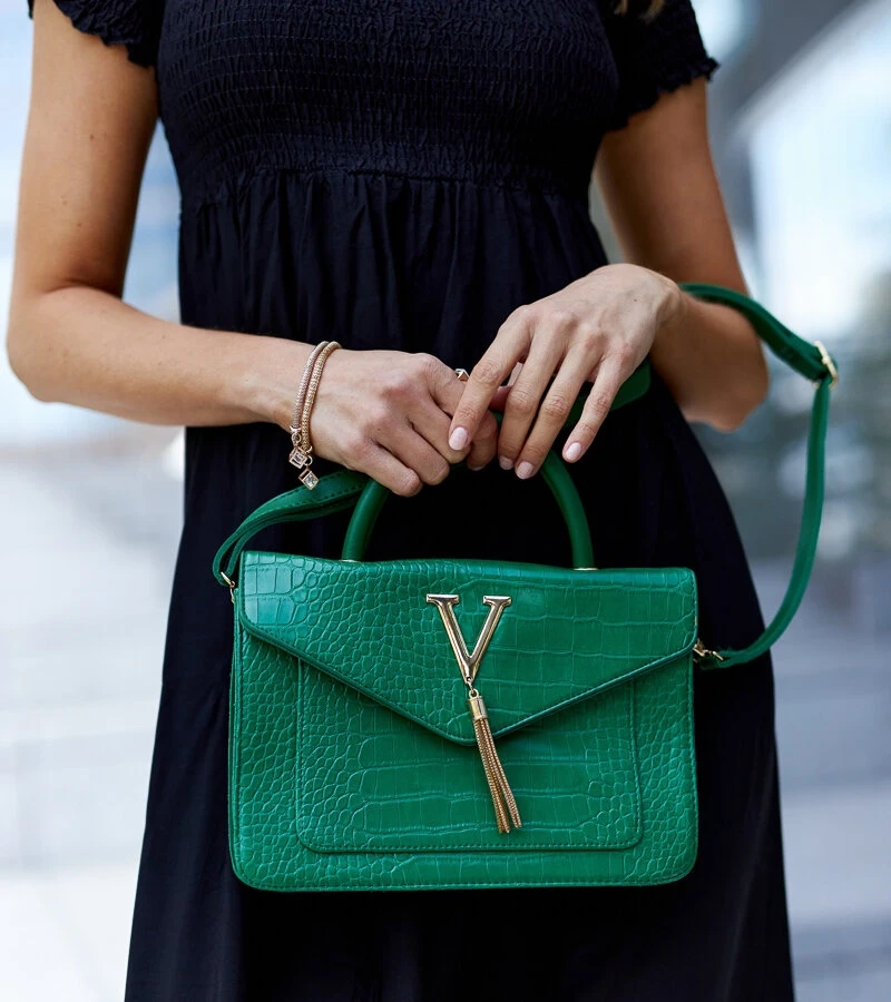 Torebka na ramię z motywem skóry krokodyla