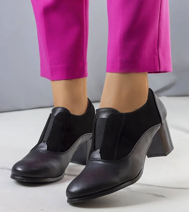 Czarne półbuty na obcasie