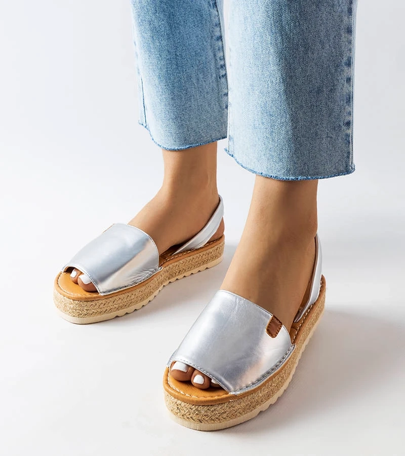 Srebrne espadryle na platformie