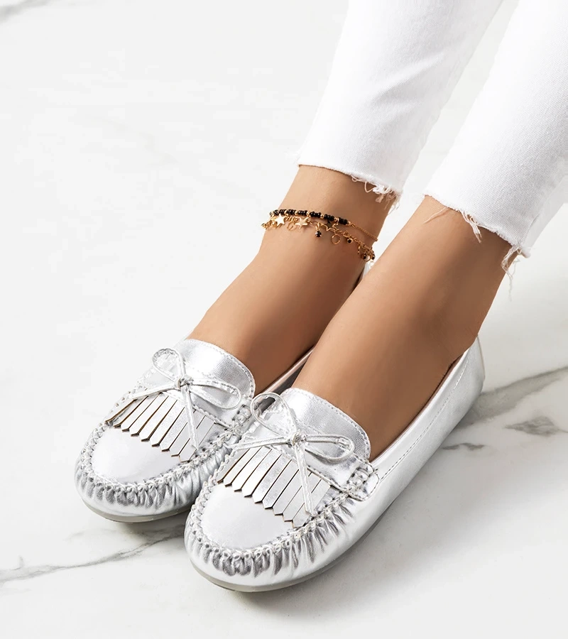 Klasyczne srebrne mokasyny