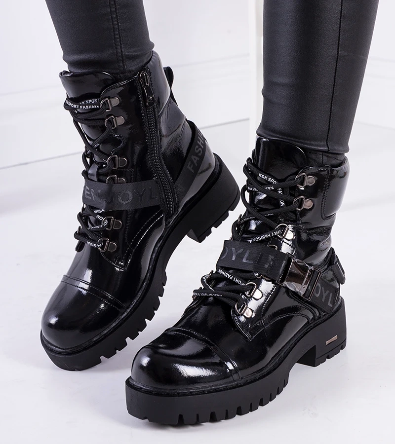 Czarne lakierowane botki