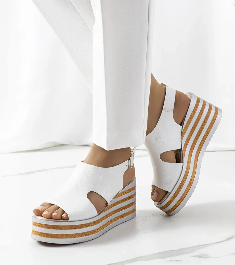 Brązowe sandały na korkowej podeszwie