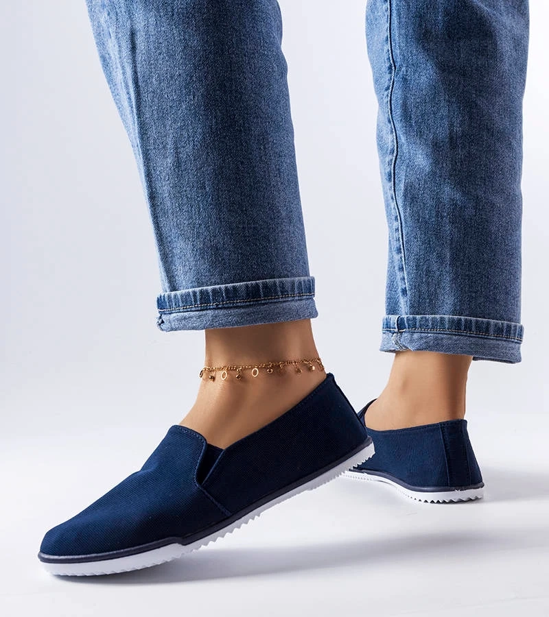 Granatowe oddychające tenisówki materiałowe