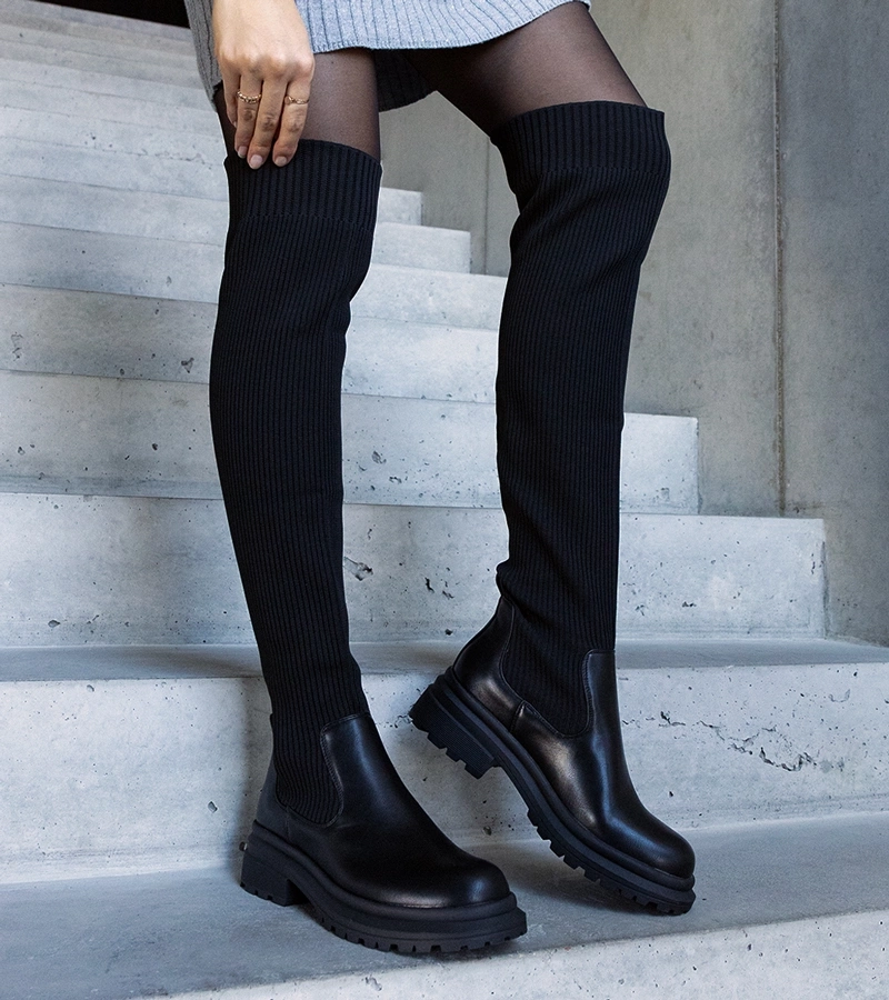 Czarne długie kozaki z elastyczną cholewką