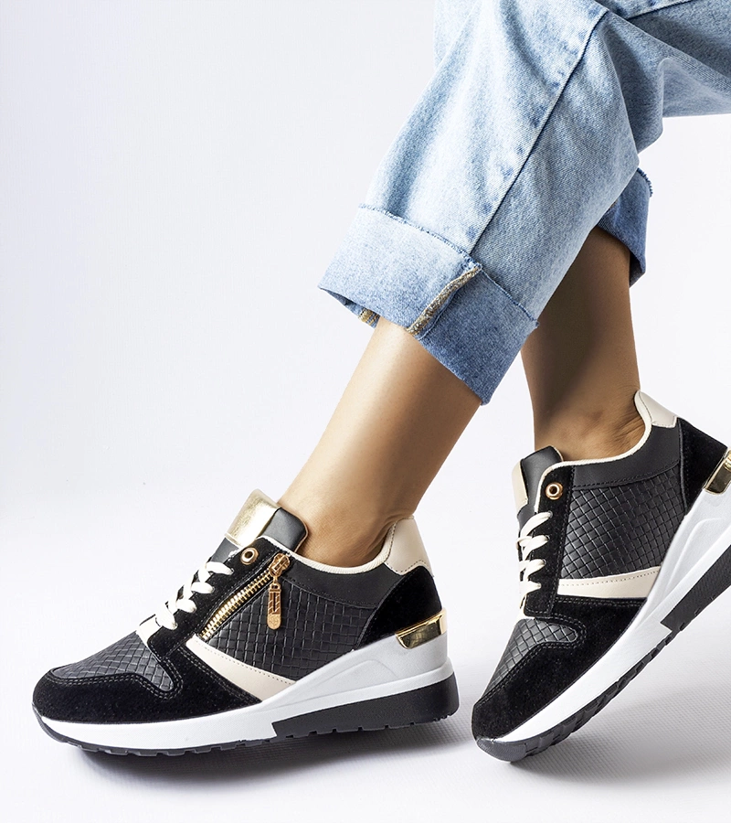 Czarne sneakersy na koturnie