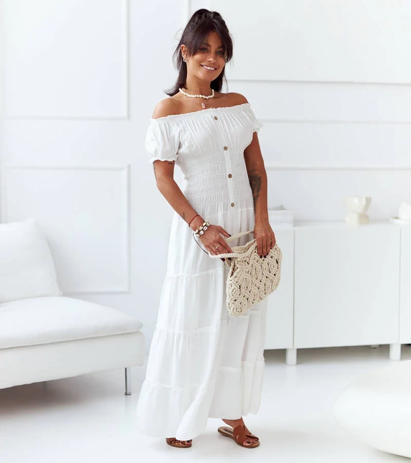 Czarna rozkloszowana sukienka na ramiączkach